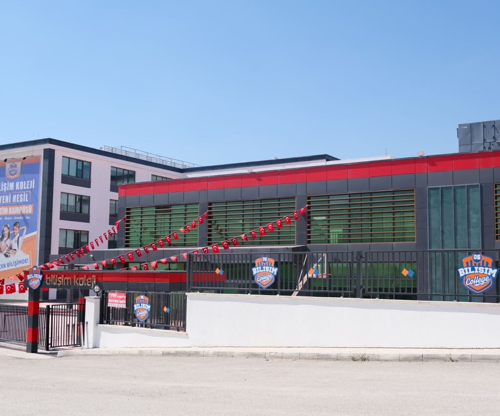 Bilişim Koleji Keçiören & Pursaklar Yeni Nesil Eğitim Kampüsü, yarı olimpik yüzme havuzu ve spor salonlarıyla en modern eğitim kompleksidir.