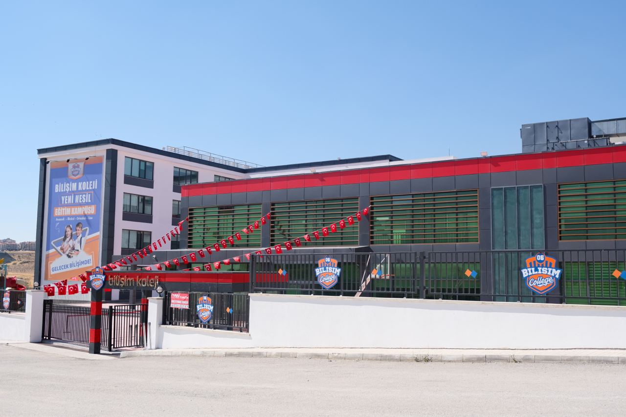 Bilişim Koleji Keçiören & Pursaklar Yeni Nesil Eğitim Kampüsü, yarı olimpik yüzme havuzu ve spor salonlarıyla en modern eğitim kompleksidir.