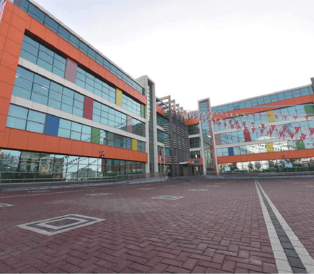 Mamak özel okullar arasında öne çıkan Bilişim Koleji Hüseyingazi, İngilizce temeli ve LGS–YKS başarılarıyla bölgenin lider kolejidir.