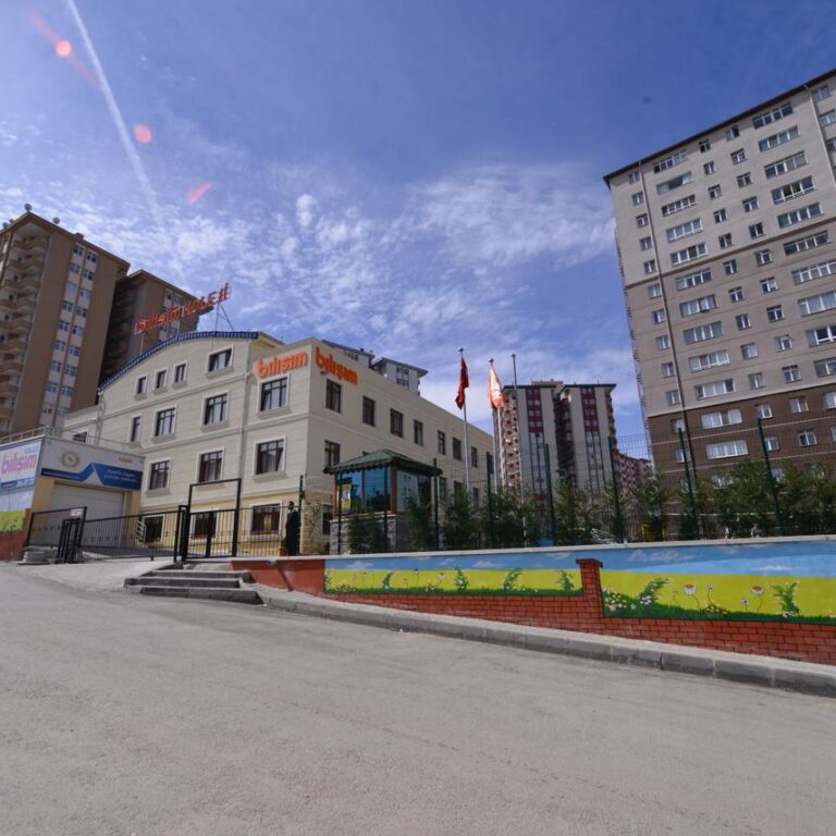 Çankayadaki kolejler arasında güçlü akademik yapısıyla öne çıkan Bilişim Koleji hakkında kayıt ve bursluluk bilgilerini keşfedin.