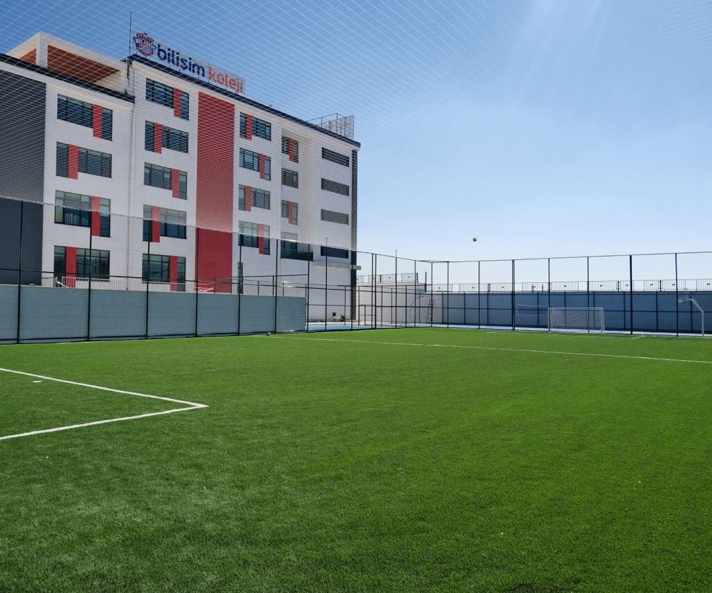 Bilişim Koleji, Keçiören & Pursaklar Yeni Nesil Eğitim Kampüsü ve Hüseyingazi Kampüsü ile Ankara’nın en iyi liseleri arasında yer alıyor.