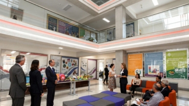 Bilişim Koleji kariyer programı ile öğrencilerini iş dünyasına hazırlar. Mezunlar, liderlik becerileriyle başarıya ulaşır.