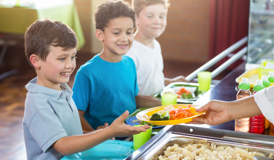 Bilişim Koleji, sağlıklı beslenme ve yaşam alışkanlıklarıyla öğrencilerine dengeli bir eğitim sunuyor. Geleceğe donanımlı yetiştiriyor.