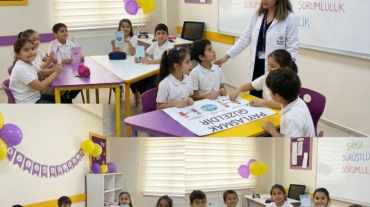 Bilişim Koleji'nin değerler eğitimi, öğrencilerin etik ve ahlaki değerlerle donanmış bireyler olarak yetişmesini sağlar.