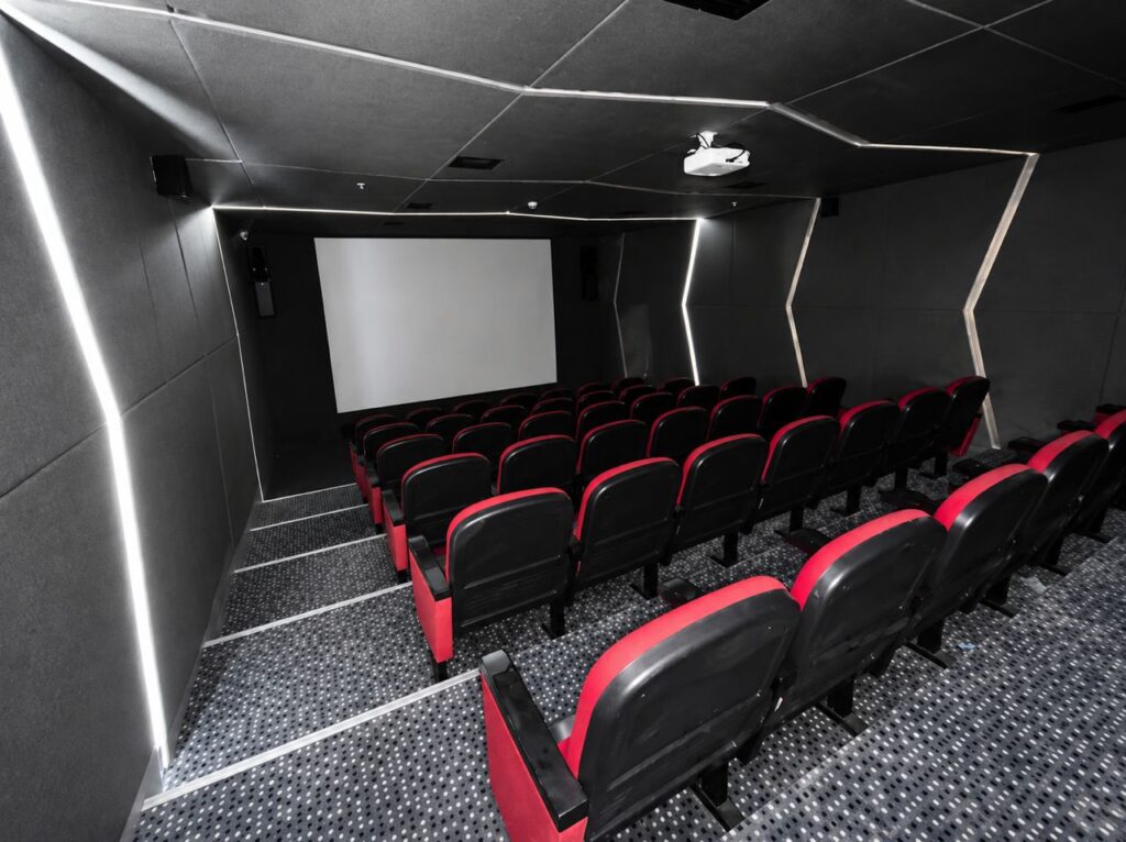 Bilişim Koleji Yeni Nesil Eğitim Kampüsü sinema ve gösteri salonu